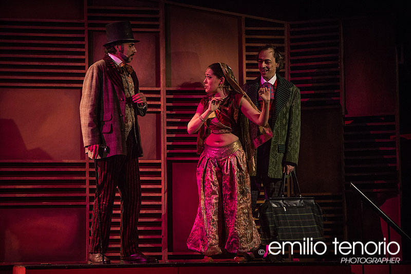 ESCENAMADRID.COM - La vuelta al mundo en 80 días - Teatro Sanpol - © Emilio Tenorio